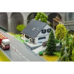 Faller H0 Saniertes Einfamilienhaus -Noch shop h0 saniertes einfamilienhaus 2